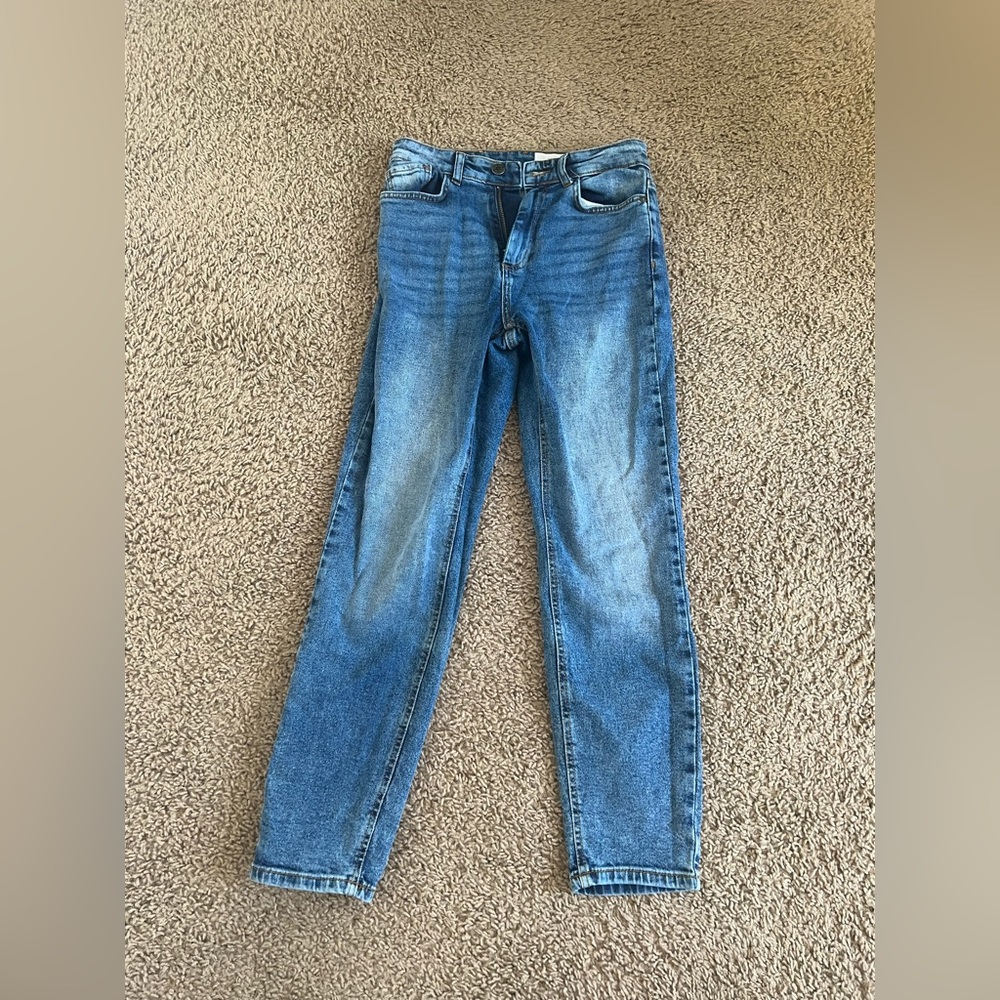 Noisy May Jeans